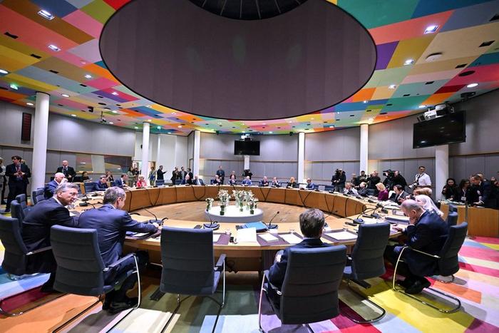 2026年1月29日，当德国总理弗里德里希·默茨在柏林联邦议院端坐讲台，目光扫过