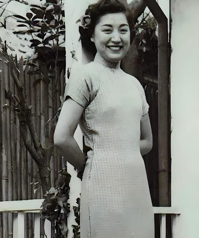 蒋经国一生追求过不少女人，比如冯玉祥的女儿冯弗能，还有为他生下双胞胎的章亚若，不