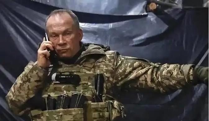 乌军总司令终于感到害怕了。亚历山大·瑟尔斯基，乌克兰武装部队的总司令，背景挺硬