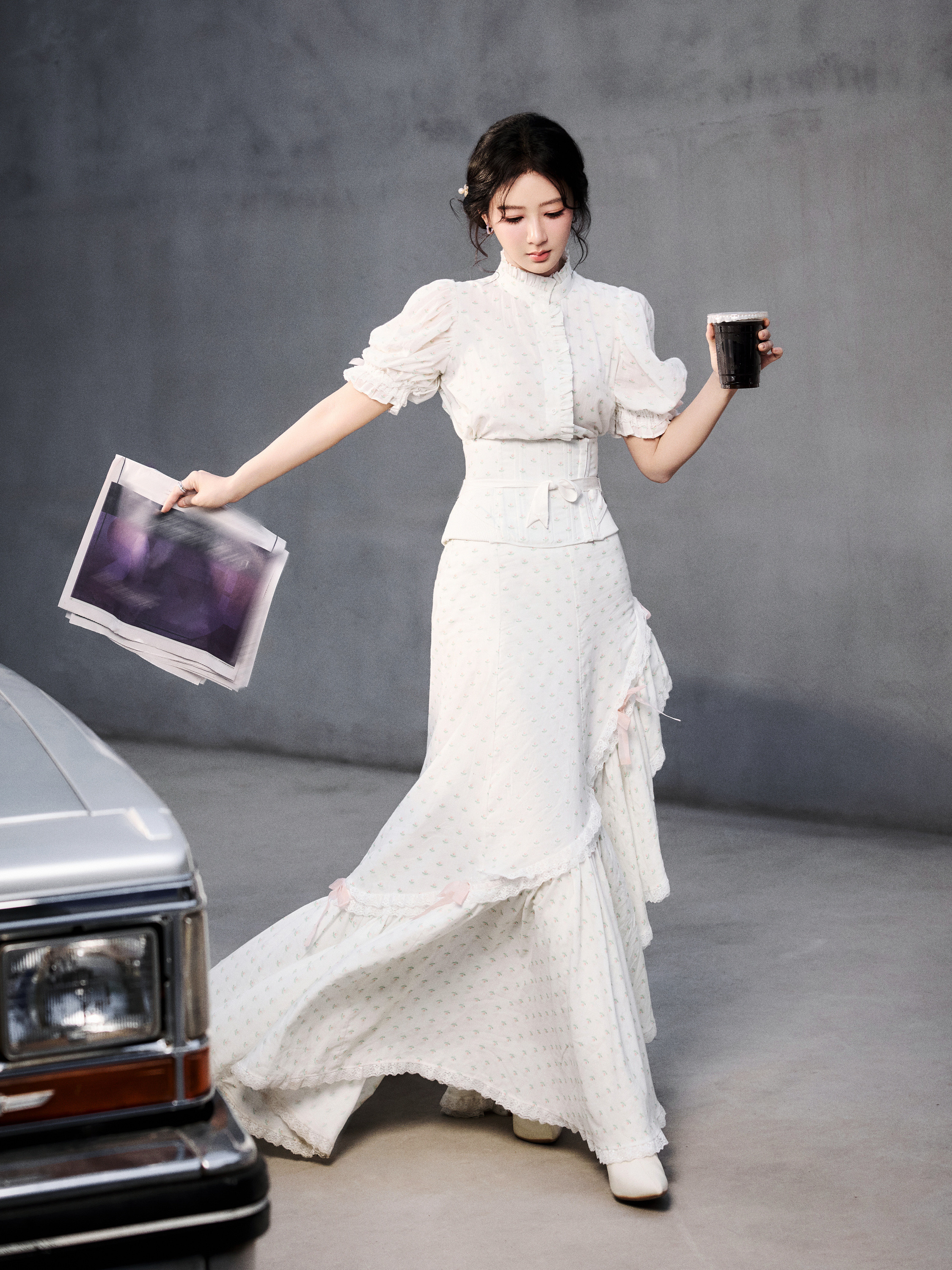 杨紫inBOLON暴龙眼镜品牌直播活动Look，身着Selkie26秋冬系