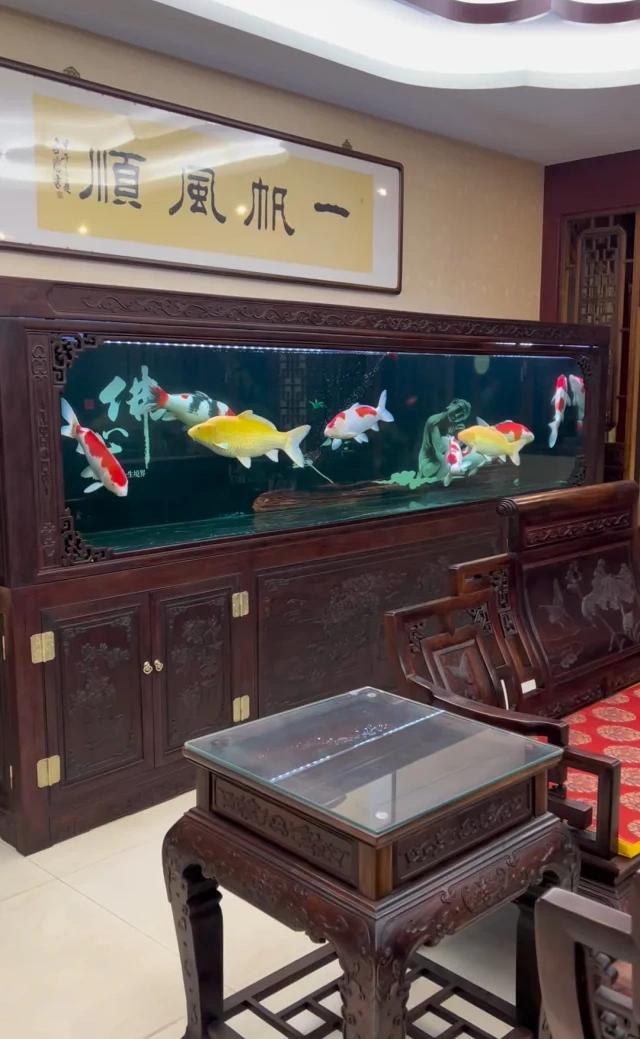 民营加油站李老板的一天：每天早上7点准时起床，吃保姆做的早餐，用