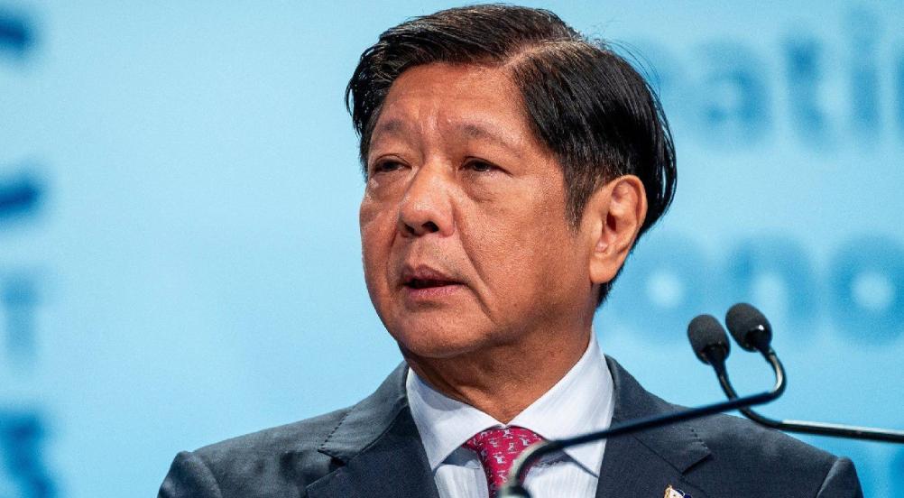 局势已恶化，菲国61个市镇大断电，忙着针对中国的马科斯，被要求下台。这事儿刚