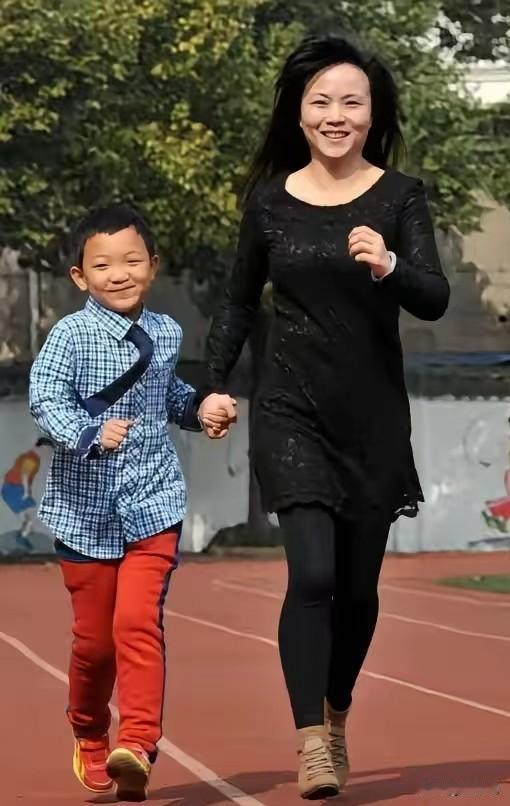 “悲惨又励志！”山西一男孩6岁时在家门口被一名女子诱骗至野外残害，等父母找到他时