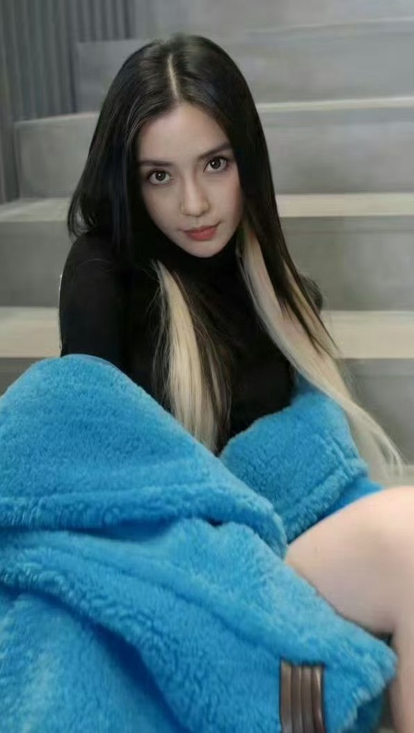 杨颖baby这腿像穿了肉丝一样，皮肤好好​​​