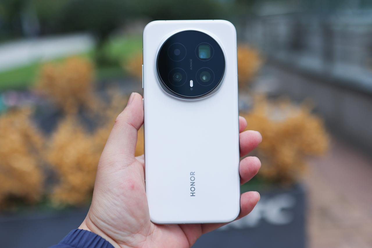 荣耀现阶段最强旗舰，只认Magic8Pro，其他全是凑数的。同品牌里比性能