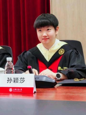 莎莎同学大学毕业啦终于找到了孙颖莎同学从上海交通大学毕业的相关照片啦！学校特