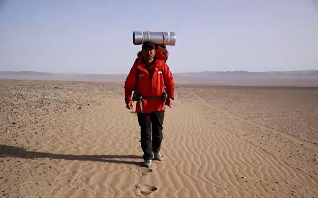 十年徒步全国，孤身穿越罗布泊，他是中国最猛的男人，没有之一有人说，男人的血