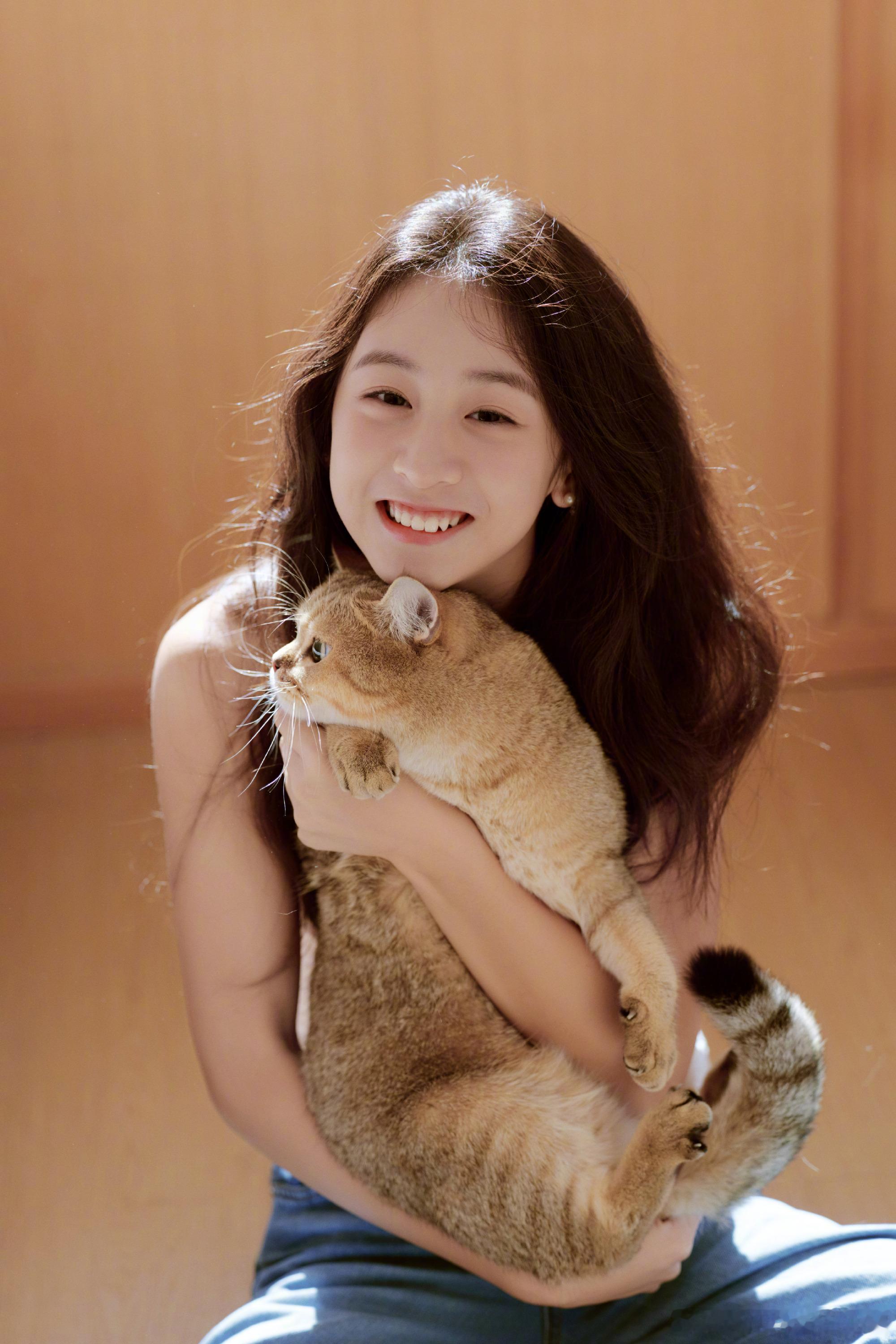 森碟做了下巴收缩矫正手术之后确实美了很多