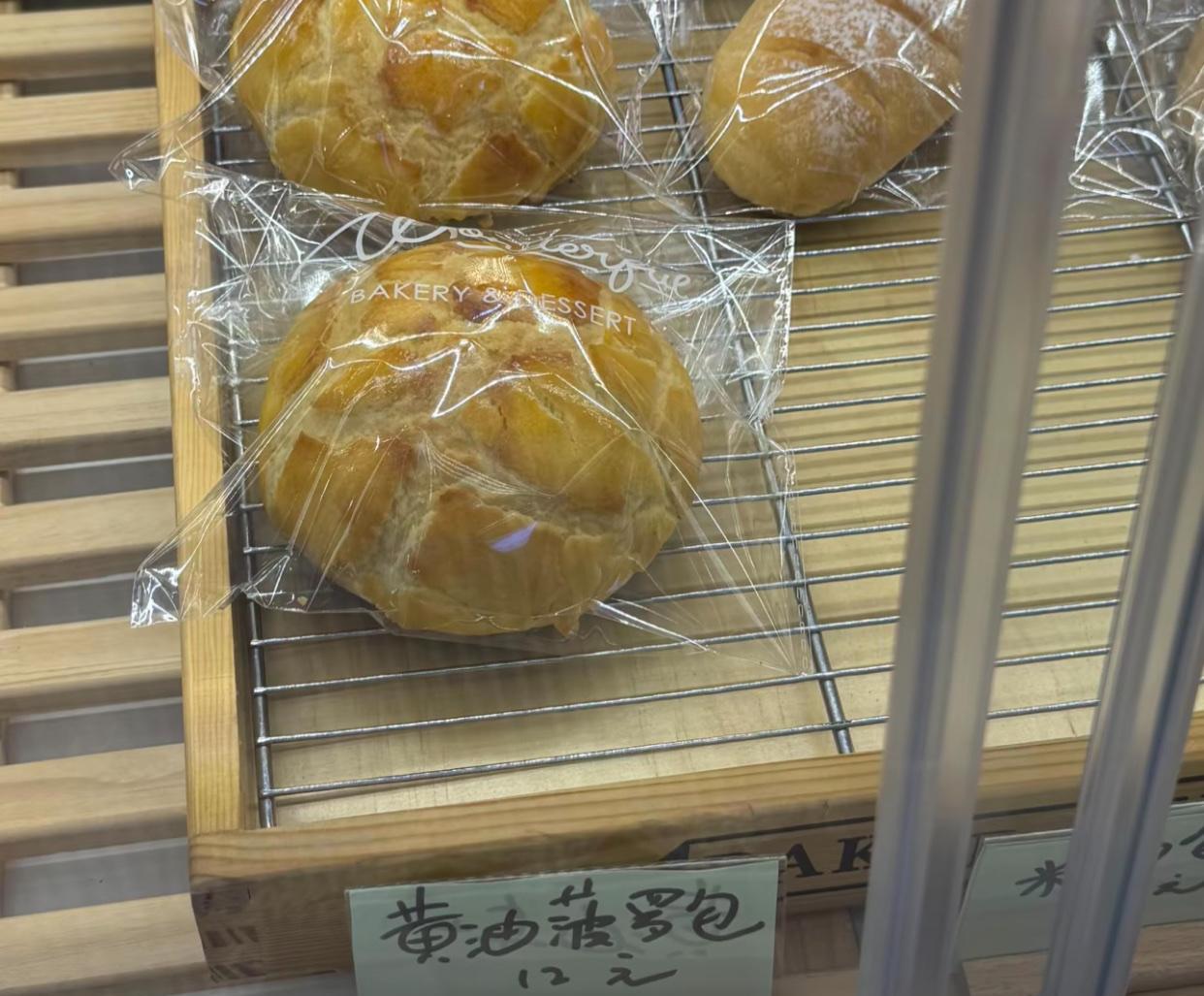 我发觉我现在吃不起面包了！今天下班了之后，我就想着晚餐吃点啥！回出租屋自己做饭