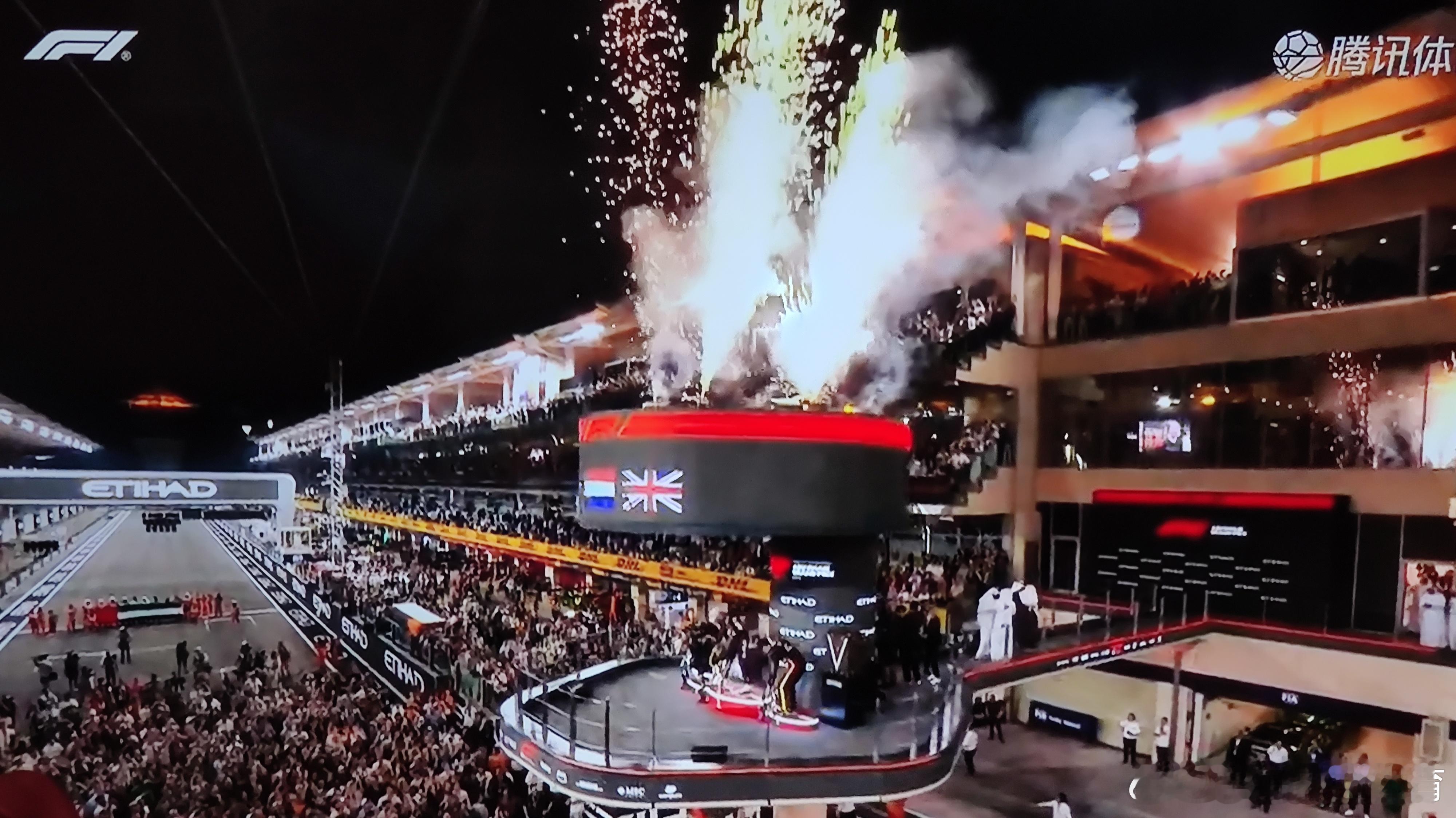 恭喜诺里斯，维斯塔潘可惜啊，第一名诺里斯和第二名维斯塔潘只有2分之差，势均力敌的