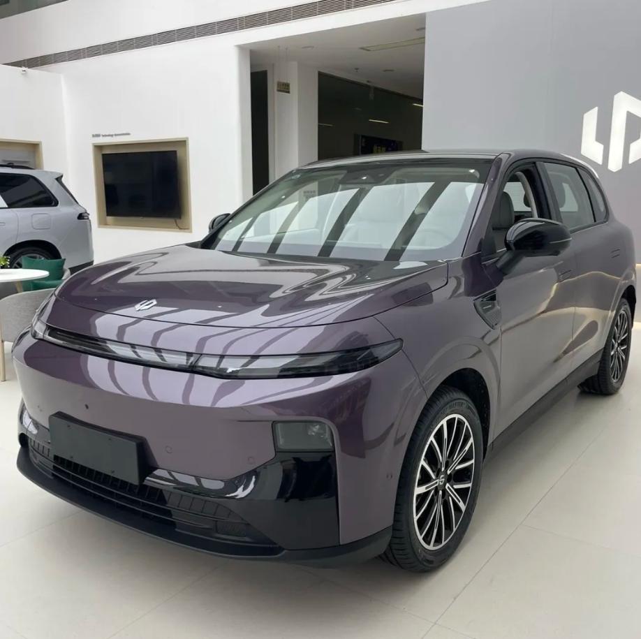 害怕冬天开车出门太冷？建议你可以看看零跑B10的“移动暖房”！ 又到冬天了，