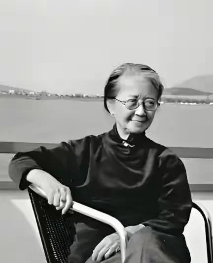 人生通透的人，往往更能安享长寿。民国才女张充和活了102岁。张充和出生在上海，