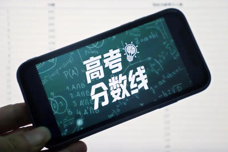 570分，是读省内大学，还是外省大学男孩子，理科生父母当然是希望省内大学