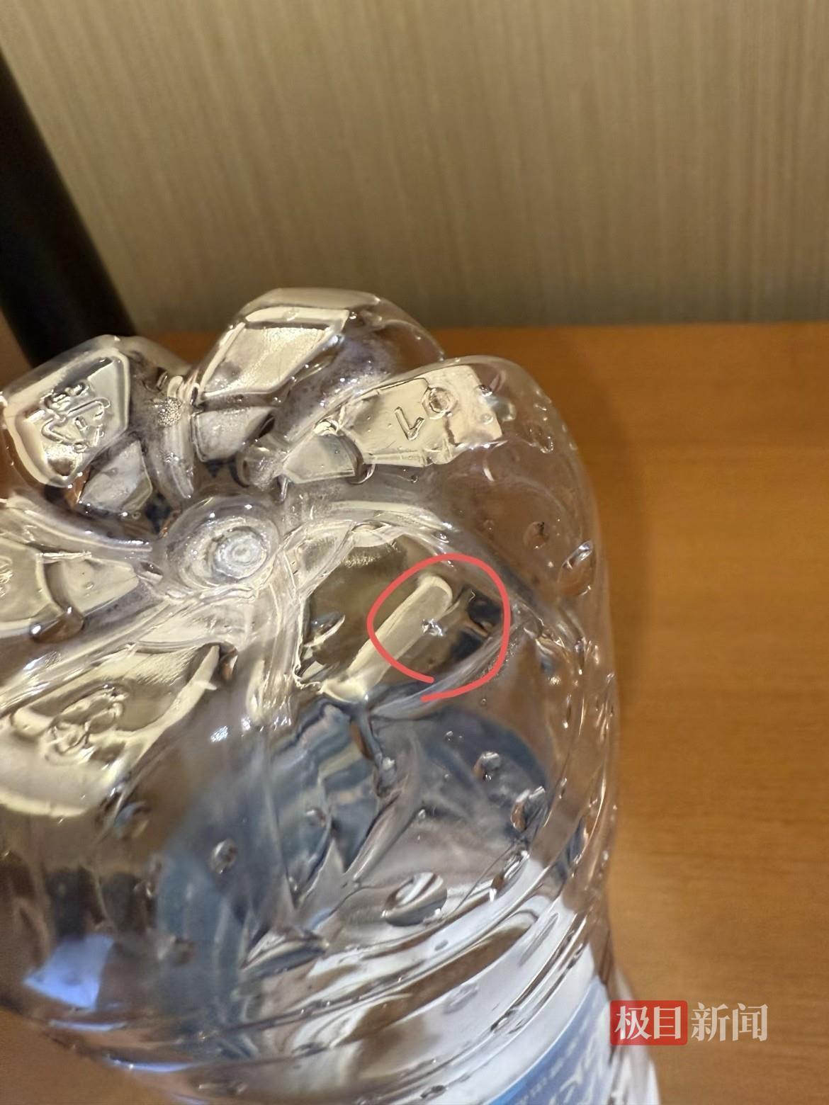 细思极恐！2025年12月27日，王先生与女友入住南京玄武湖假日酒店，饮用酒店