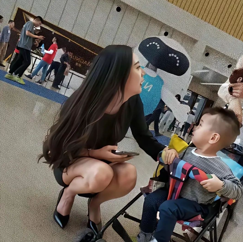 这个小孩有个好妈妈，羡慕
