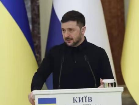 泽连斯基在接受采访时表示：我百分之百的确信，现在的俄罗斯仍然想要彻底的占领整个乌
