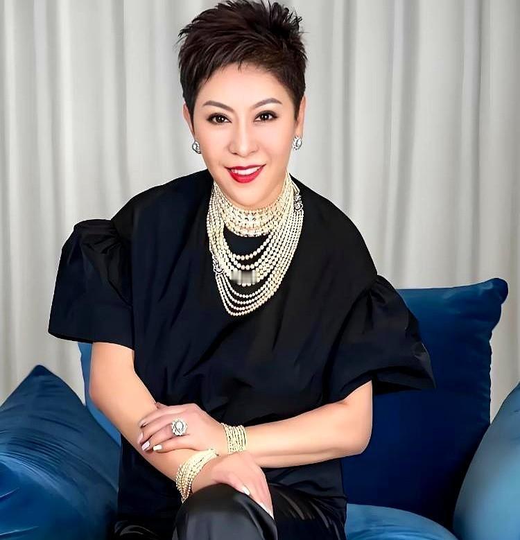 郭碧婷花320万，赚190万，婆婆还给她记账。不是穷，是规矩。向家的钱，不进