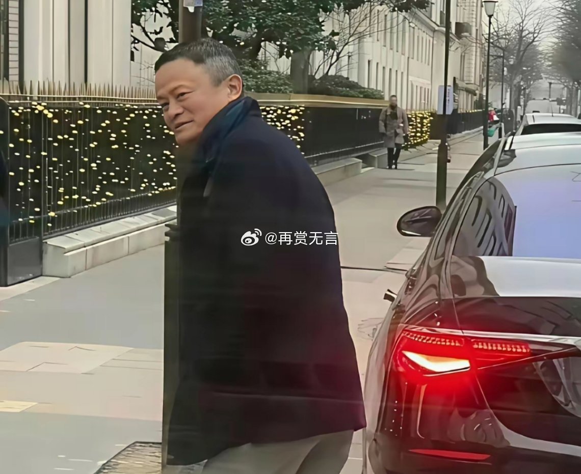 马云退休后，是不是没钱花了？感觉这个穿搭好落寞好可怜啊，突然有点心疼他了。