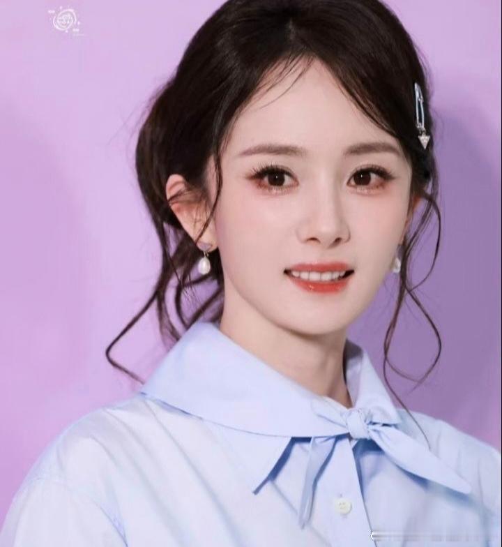 1.冯绍峰平时很少陪伴儿子，对孩子只出钱、不费心，身边也常年不乏异性往来，这也导