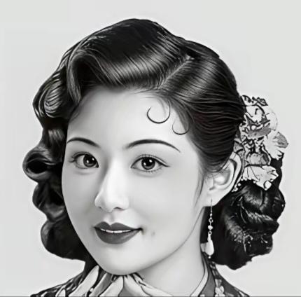 1939年，孔令侃拐着老妈牌桌上的熟女闪婚，孔祥熙收到电报，拍桌骂逆子。老头