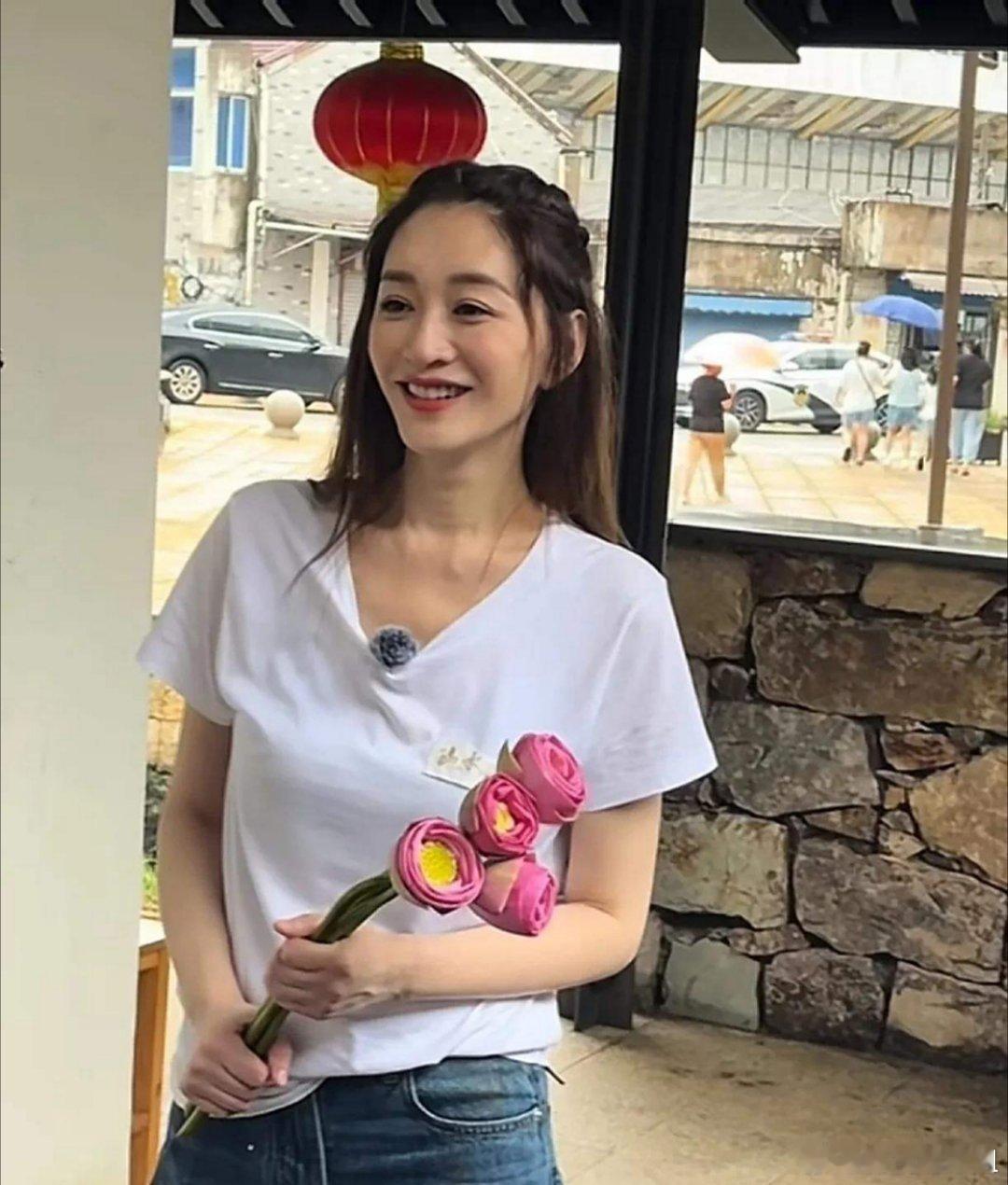50岁的李小冉这素颜状态怎么样？​​​