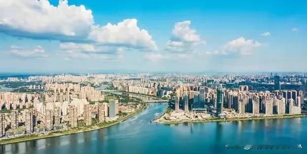 长沙地铁建设进展：稳步前行，回应“批的多修的慢”质疑近日，网络上关于长沙地铁