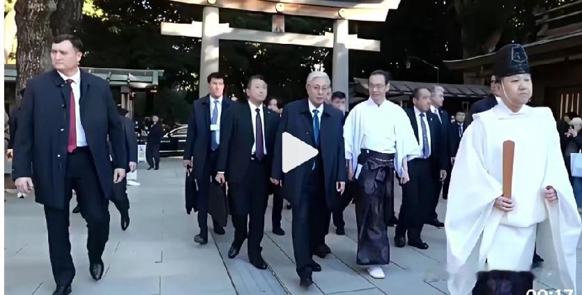 最近有个脑洞提问火了：托卡耶夫访日，普京会不会后悔当年“救”过他？答案很明确——