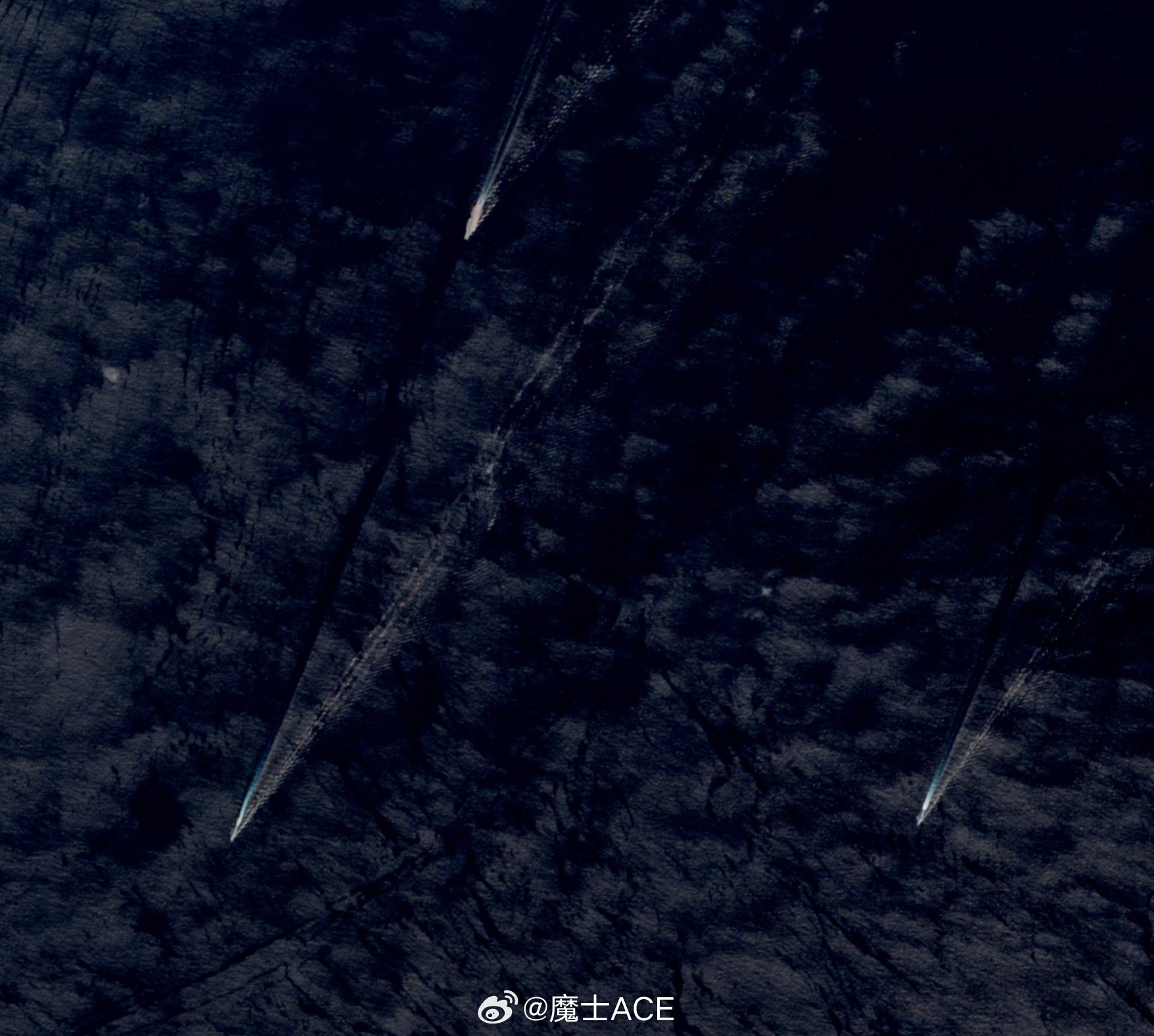 福建号航母，在两艘052D的保护下，即将穿行蛙岛海峡！！福建舰在江南造船厂建造、