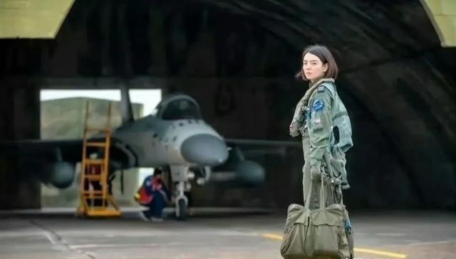 对岸的台湾女飞行员郭文静曾称：只要长官敢下令，我将毫不犹豫地击落歼20！我想说，