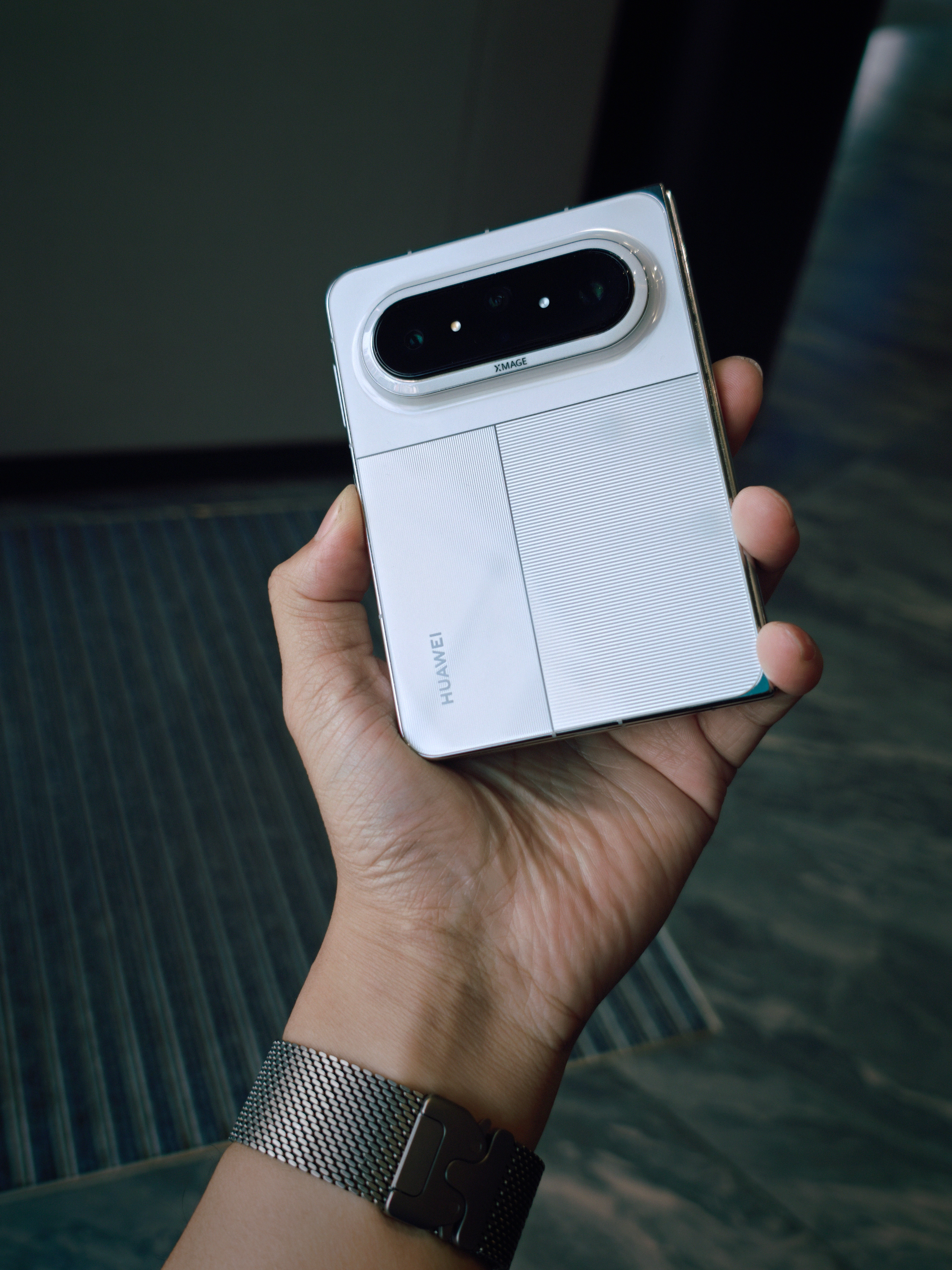 折叠屏买对不买贵今晚iPhoneDuo预售，15999元起，这个价格确实不便