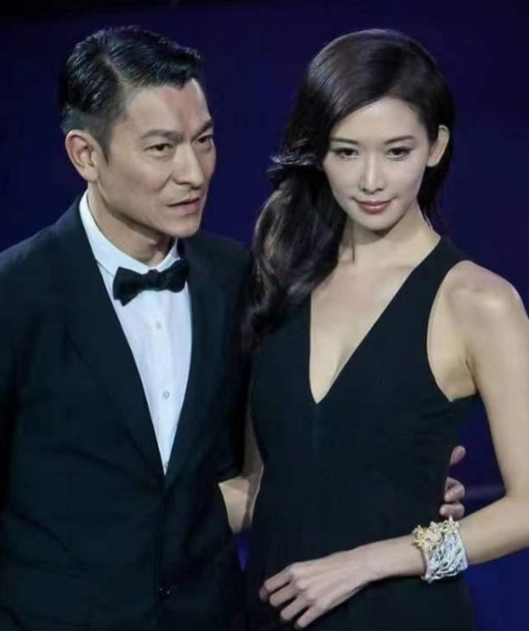 “这才是格局！”2019年，林志玲大婚，请了半个娱乐圈，却唯独没有请刘德华，刘德