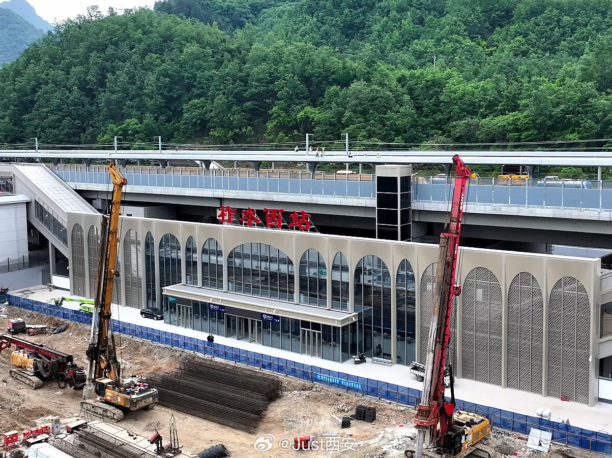 目标9月通车，西康高铁全线房建工程通过静态验收，具备联调联试条件。线路设西安东、