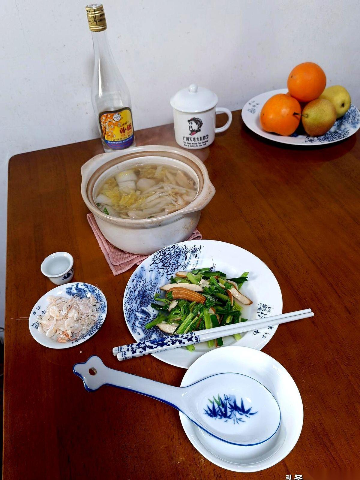 一个72岁的老爷子，上午股票账户血亏八万多，创了他二十年来的新纪录。我以为他得