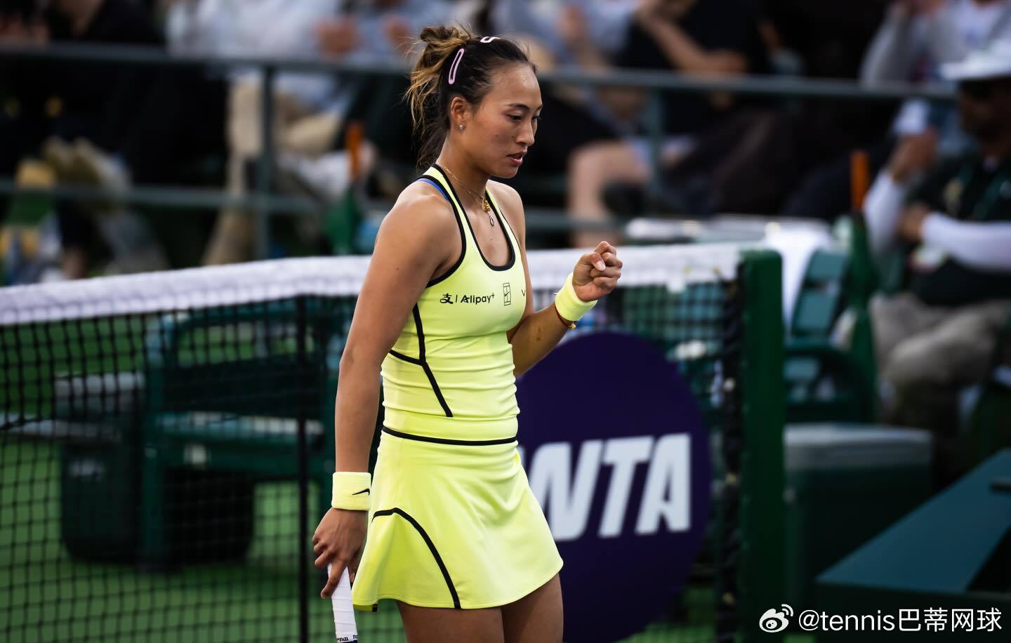 你文继续玩手机郑文刚刚更新了ins，放出了她的几张第三轮比赛美图，拿去不谢郑钦