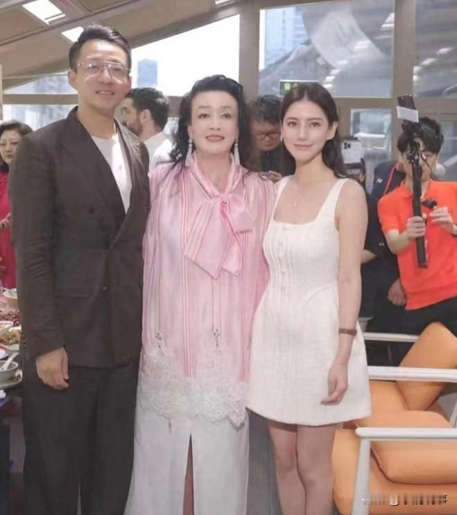 汪家这回，是真的稳住了。不是添丁进口那么简单，是家里来了个能镇住场子的人。