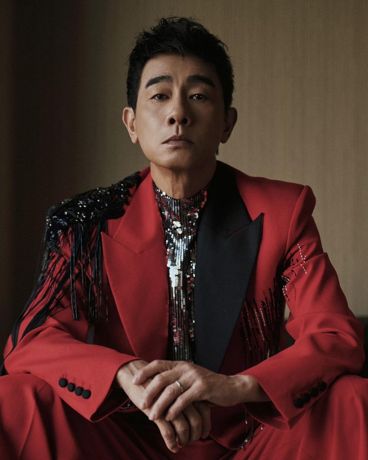陈小春北京首场演唱会被喊退票，真的应了那句话，不怕神一样的对手，就怕猪一