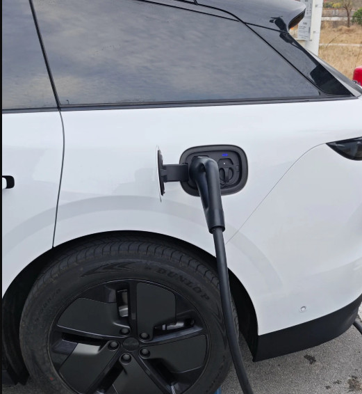 LG新能源放大招。2027年量产新型磷酸铁锂电池，能量密度与寿命双升级。公司首次