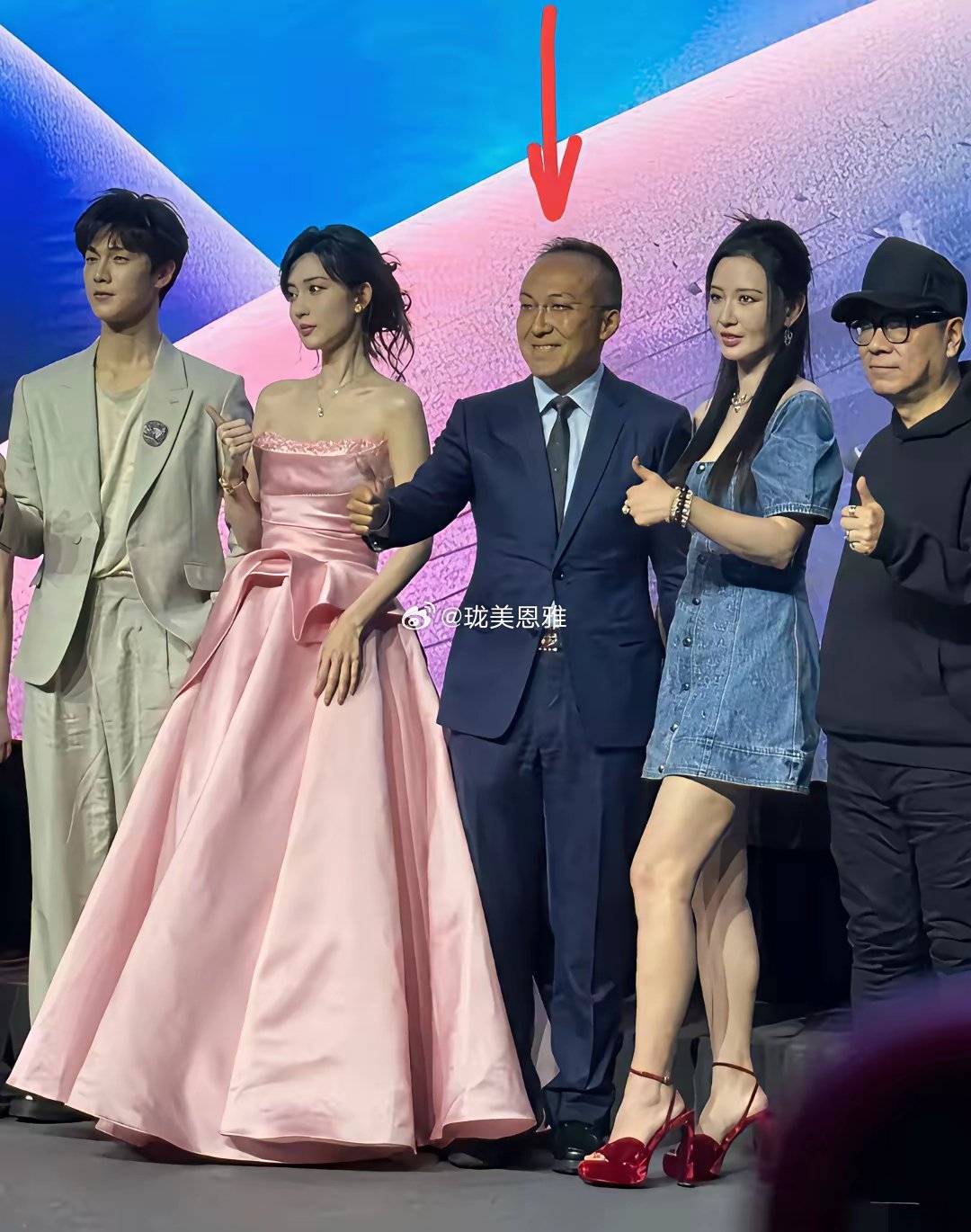 张萌的老公要是没钱在我们村都说不上对象​​​