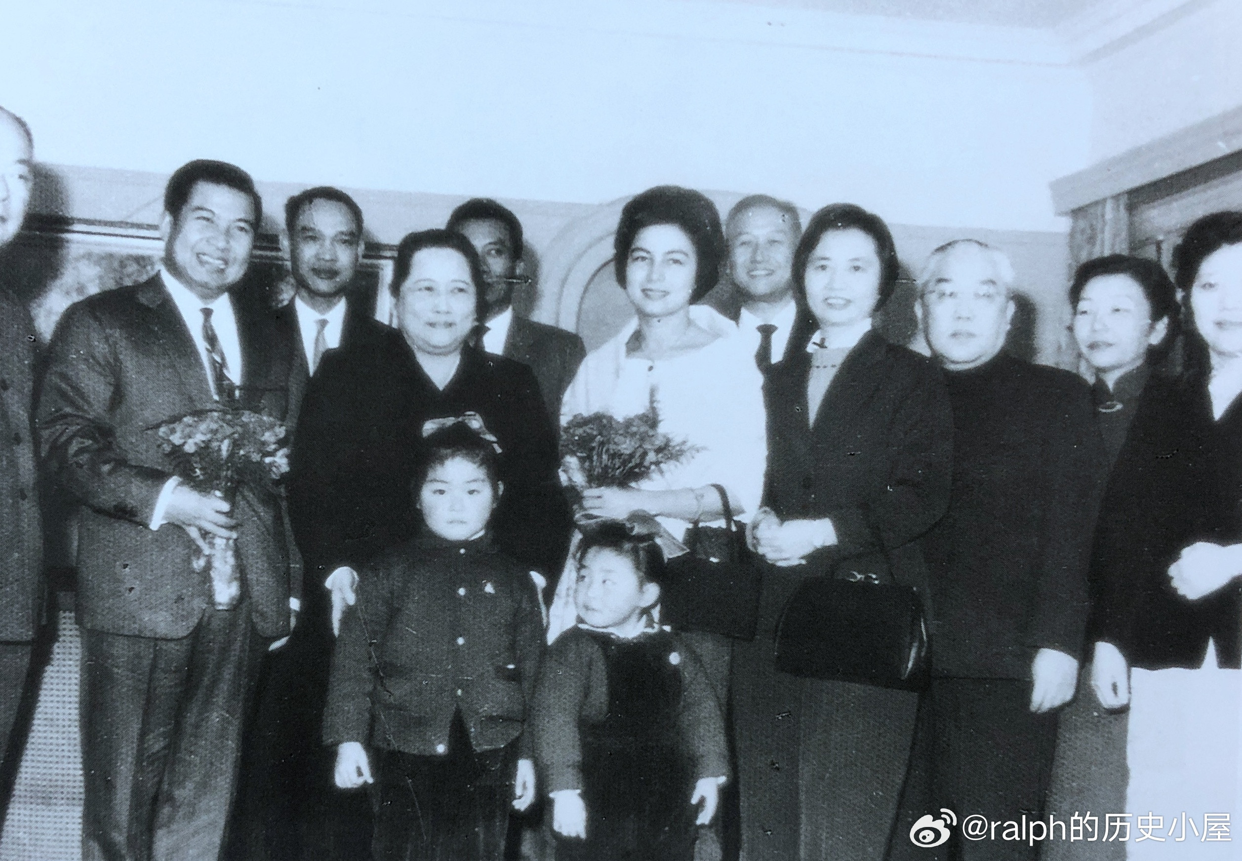 1963年2月20日宋庆龄在上海寓所招待柬埔寨西哈努克亲王夫妇历史影像