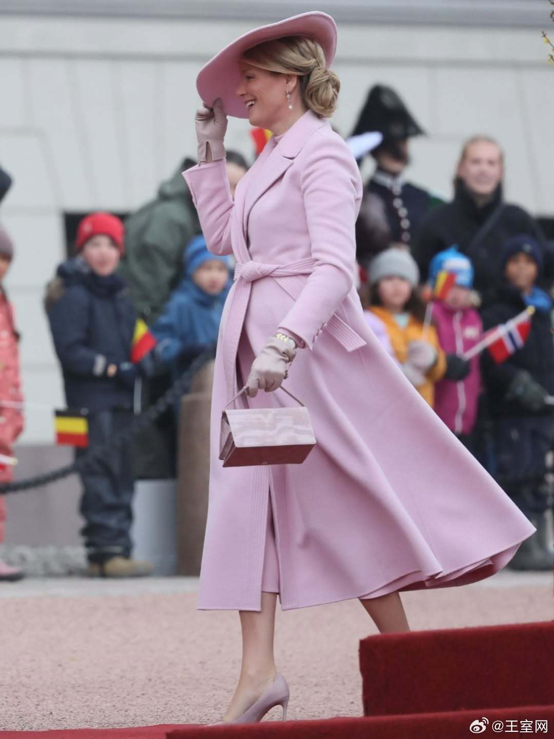 比利时王室挪威王室🇧🇪🇳🇴3月24日，菲利普国王和玛蒂尔德王后抵达奥斯陆