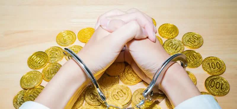 近日浙江嘉兴，一女子前往派出所求助：警察同志，有人打电话说我是逃犯！警察：啊，诈
