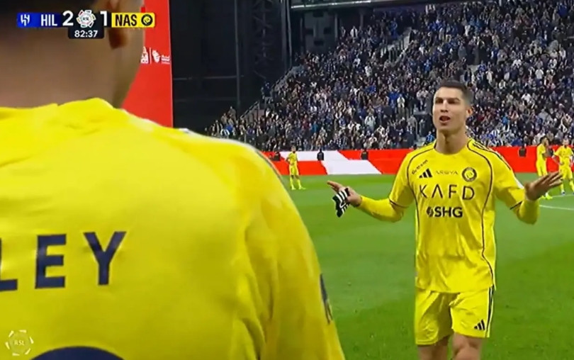 C罗的职业生涯1000球应该是他唯一的念想了吧！不是他这么觉得，而是现在他只有这