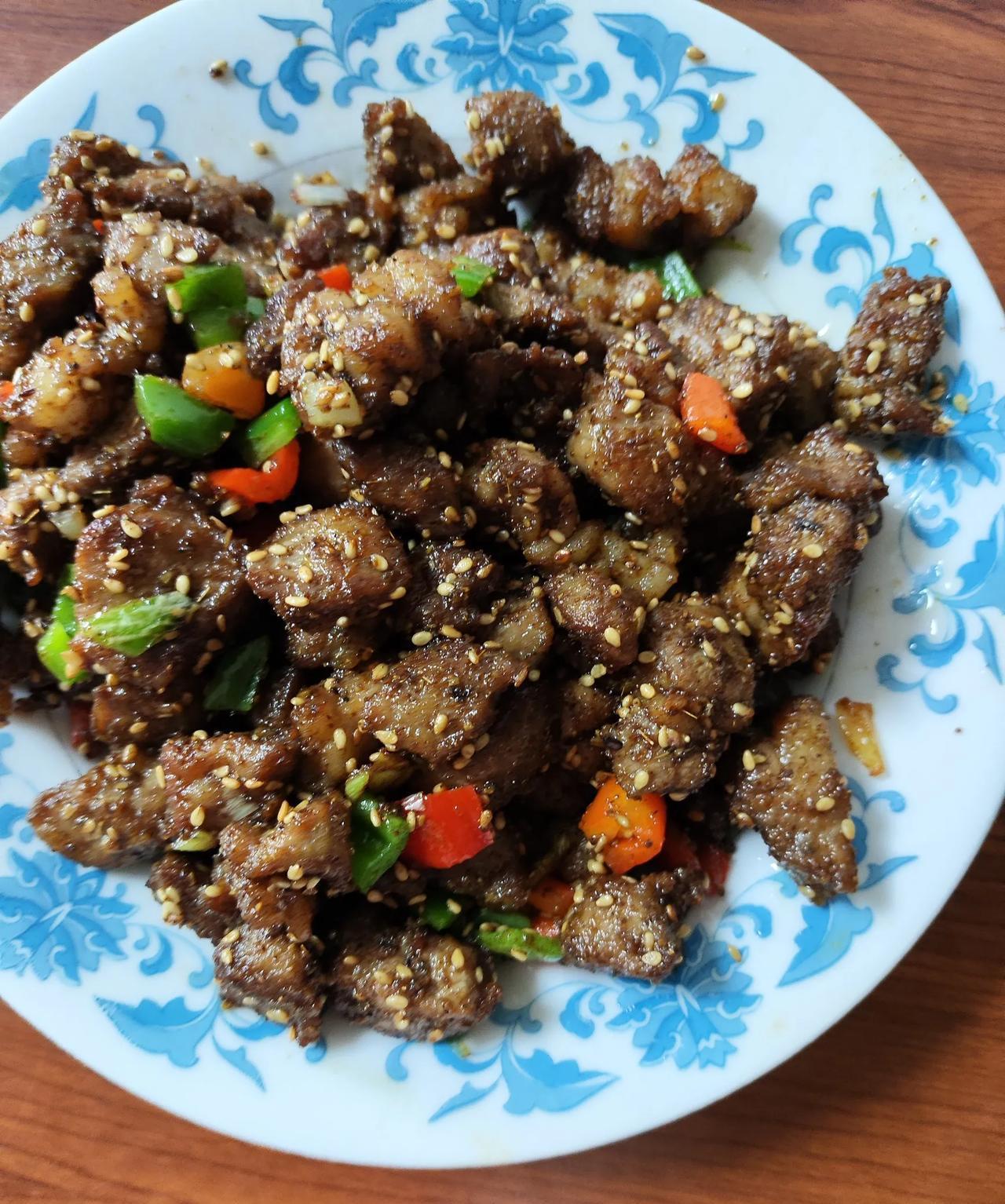 昨天儿子一家说来，我和老伴早晨7.30就去菜市场买菜。回来进门就开始忙乎，老伴