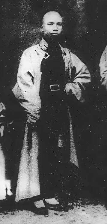 1898年，北京菜市口，谭嗣同血溅刑场，他至死不知，老家湖南立马遭了殃。朝廷