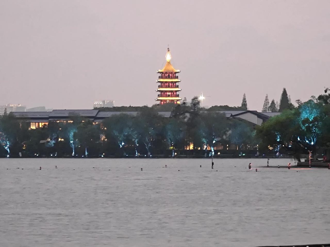 3月17日晚，青岛国信男篮主场对宁波队，一看青岛国信男篮的主教练居然还是刘维伟。