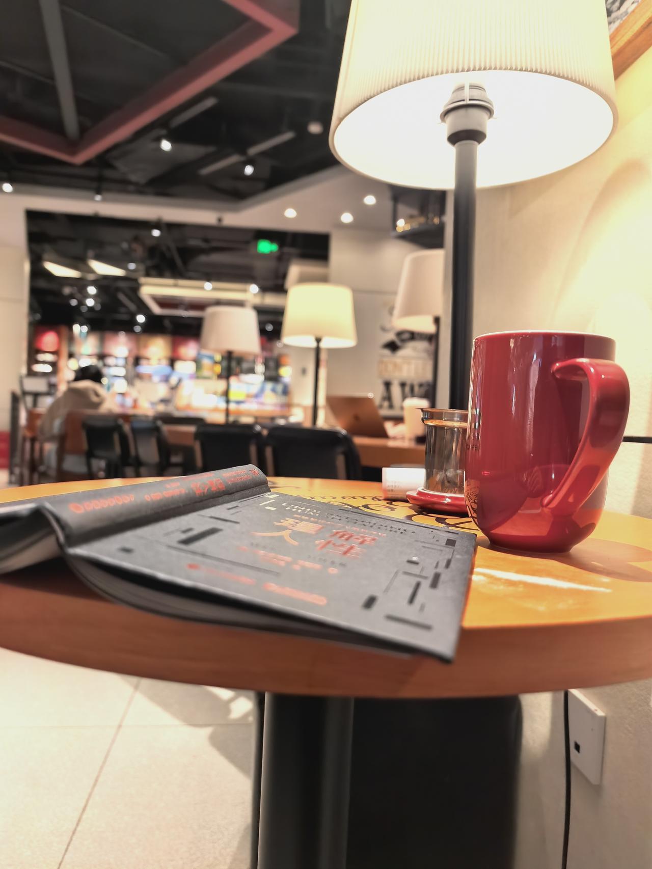 ，但“不同城市消费差异大，需结合房租、通勤等支出来评估”。​其次：“收入能