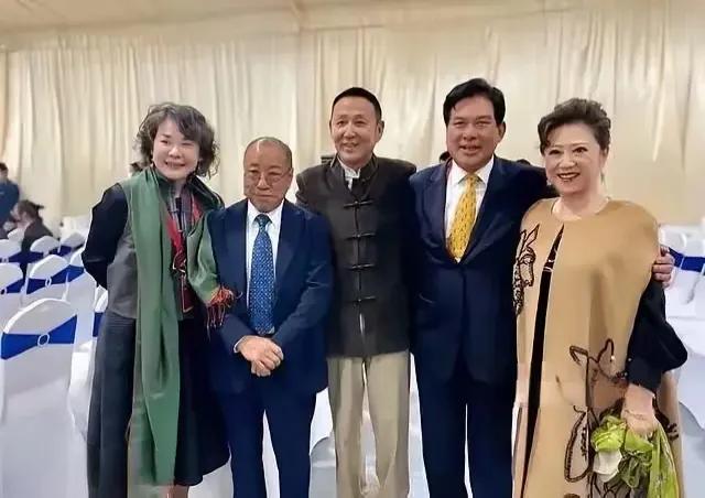 这五位老艺人，你认识几个？陈道明、王馥荔是两位老人了，朱时茂和丛珊主演的《牧马人