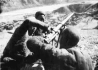1938年11月27日，正逢山东潍坊昌乐阿陀街村西门大庙赶集，路边摆满了瓜果蔬菜