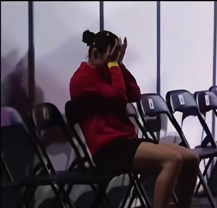 凭啥不赢？谁的四年不是四年啊！一直好奇巴黎奥运女单决赛前休息室里发生了啥，陈梦擦
