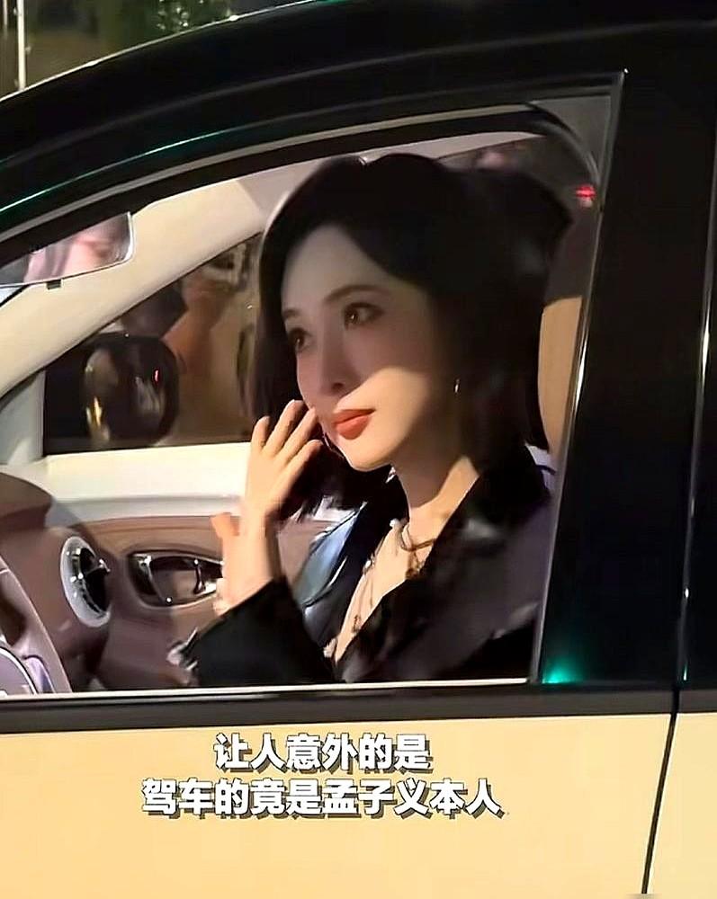金主爸爸的钱还能这么花？孟子义这波操作，内娱公关都该学学。重庆街头，一辆五菱